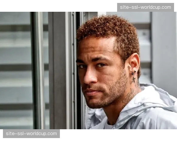 内马尔在巴西康复中心更新训练视频，目标四月重返巴黎合练