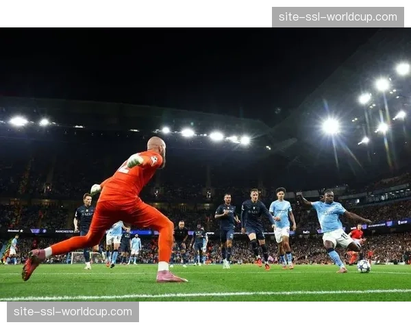 即时:伊蒂哈德球场,德布劳内直塞助攻福登破门,曼城1-0领先 即时:伊蒂哈德球场,德布劳内直塞助攻福登破门,曼城1-0领先